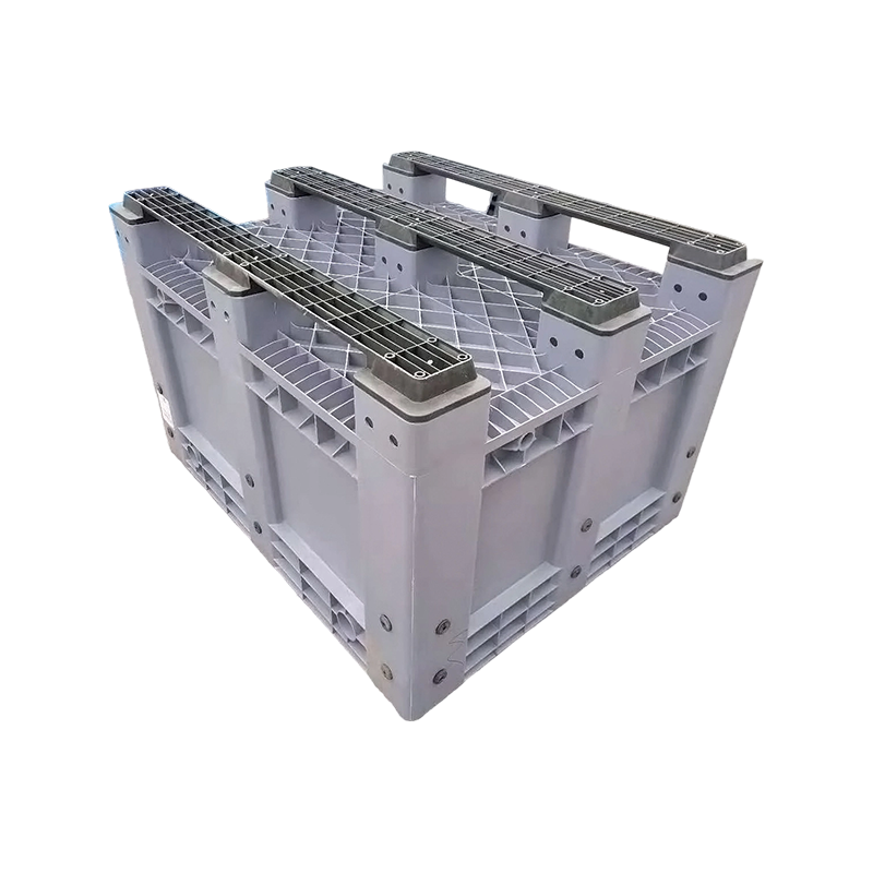 780 Closed Stackable Storage Pallet Container